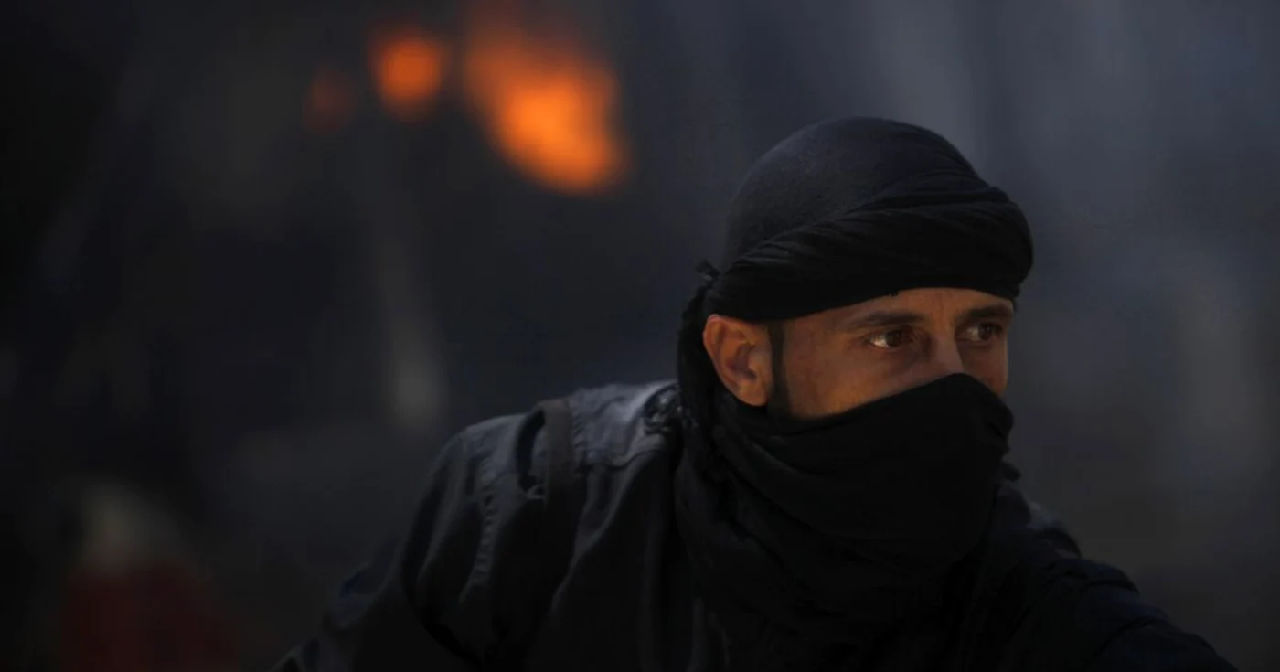 Un militant al grupării Jabhat al-Nusra, organizaţie inclusă de SUA pe lista grupărilor teroriste FOTO Reuters