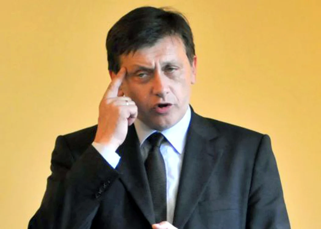 Senatorul s-a recuperat repede după intervenţia chirurgicală