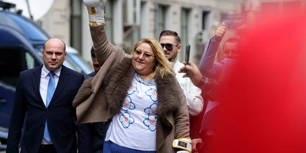 Diana Sosoaca isi depune candidatura pentru presedentia Romaniei cu manusi de box  Foto Inquam Photos Octav Ganea (1) jpg