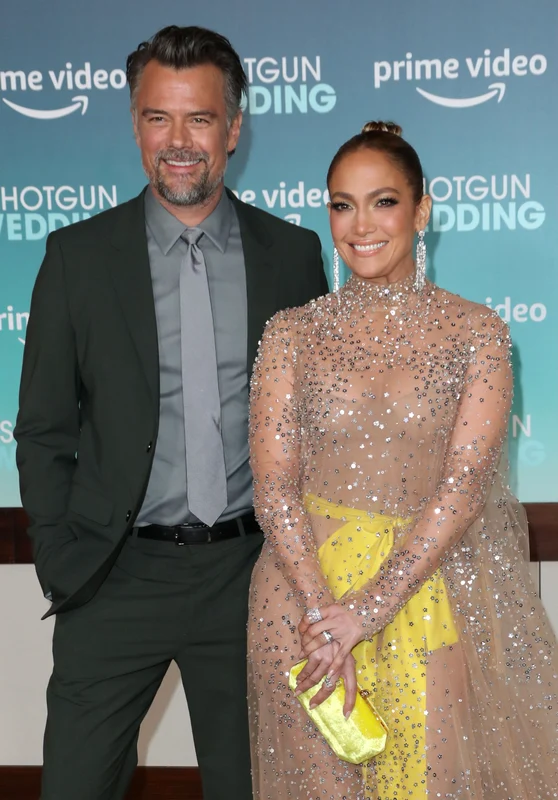 Jennifer Lopez la premiera filmului Shotgun Wedding