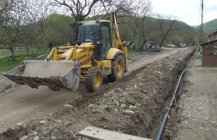 Banii vor fi folosiţi în proiectul de extindere a canalizării cu 200 de km de reţele şi cu 20 de km de aducţiuni de apă în Prahova. FOTO Adevărul