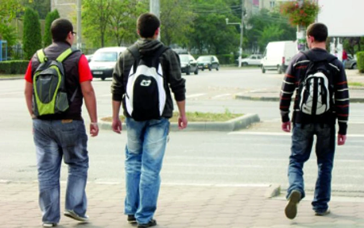 Din cauza absenţelor, elevii primesc note mici la purtare FOTO Arhivă