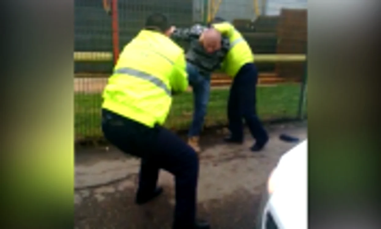 Scene de luptă, între un şofer şi poliţişti