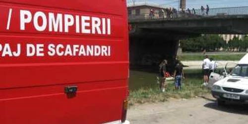 Cei de la ISU Banat caută corpul copilului în Bega