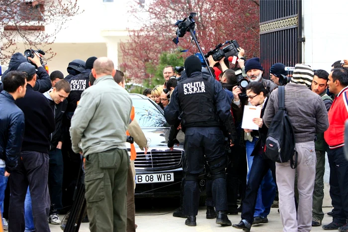 Zeci de tineri protestează împotriva organismelor modificate genetic. FOTO Adevărul