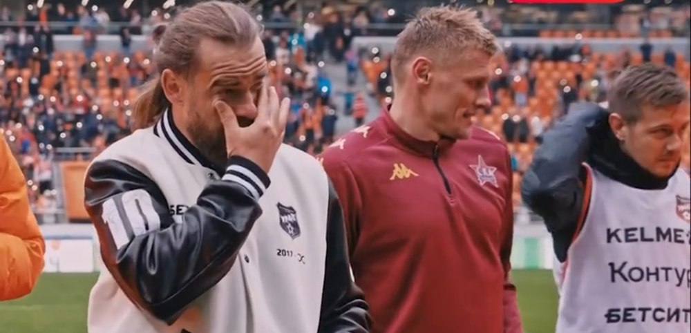 Rușii l-au făcut să plângă. Primire emoționantă pentru fotbalistul român, la Ekaterinburg