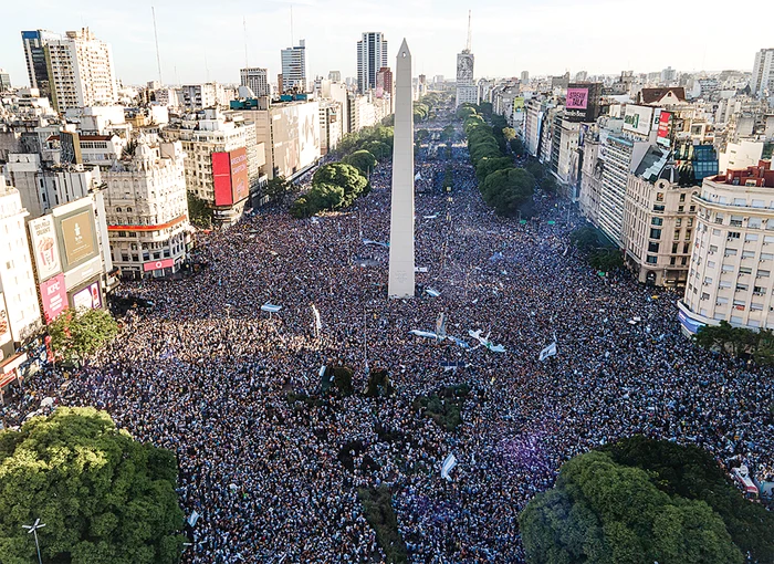 În piața centrală din Buenos Aires nu mai era loc să arunci un ac. FOTO: Guliver/ Gettyimages