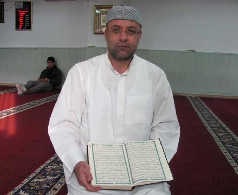 Imamul Alim Sawfan la moscheea din Timişoara FOTO Ştefan Both