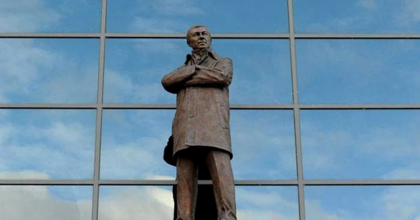 Statuia lui Sir Alex Ferguson, de pe Old Trafford, măsoară aproape trei metri