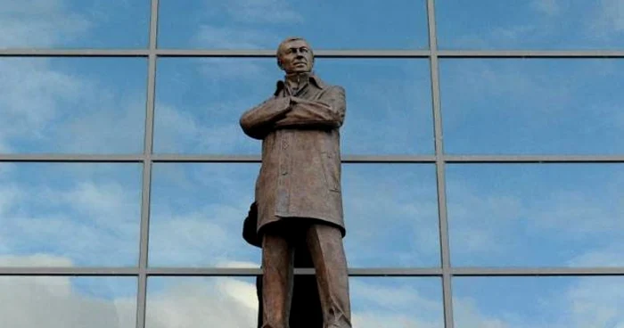 Statuia lui Sir Alex Ferguson, de pe Old Trafford, măsoară aproape trei metri