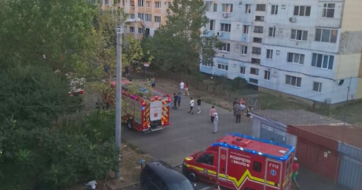 Intervenție de urgență în Baia Mare. Pompierii au salvat un copil de doi ani, ieșit pe pervazul unui geam