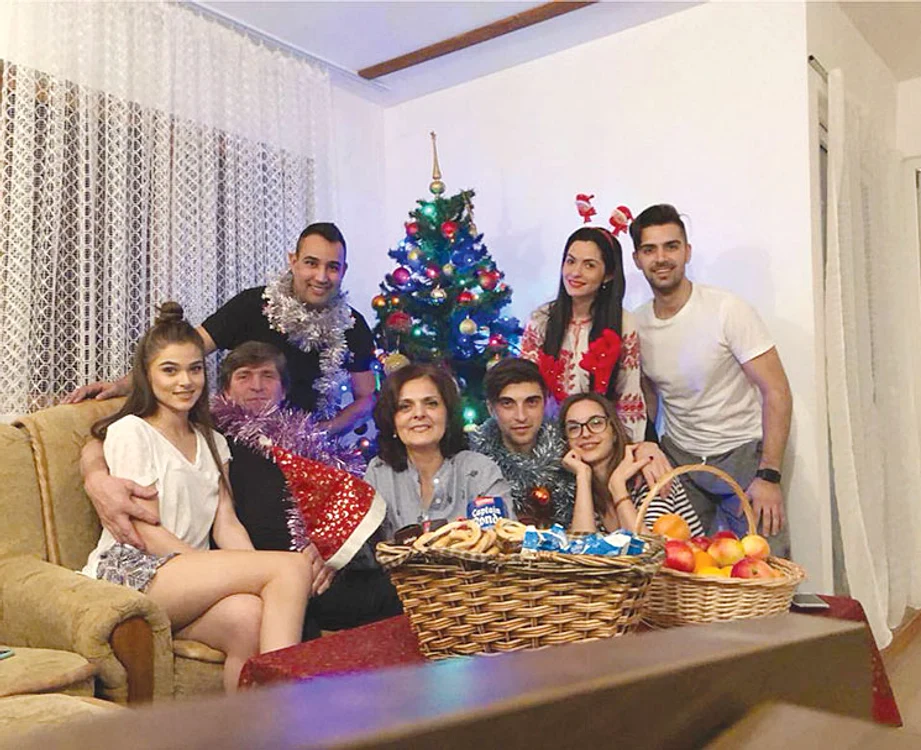 Theo şi Raluca  îşi petrec mereu  sărbătorile împreună  cu familia