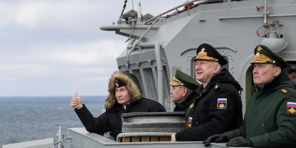 Vladimir Putin supraveghează lansările de rachete hipersonice în Marea Neagră FOTO EPA-EFE/ Alexei Druzhinin
