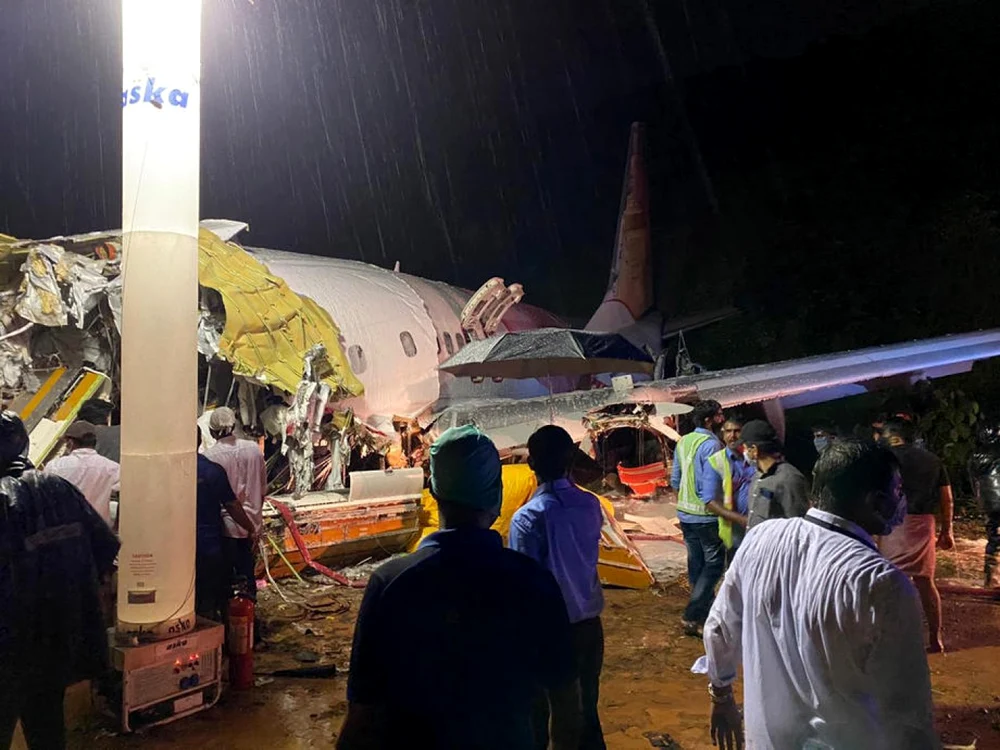 Avion Boeing 737 prăbușit noaptea