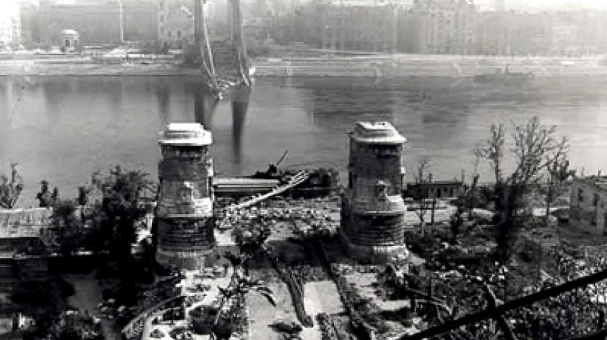 O bombă din timpul celui de al Doilea Război Mondial a fost descoperită în Dunăre, la Budapesta jpeg