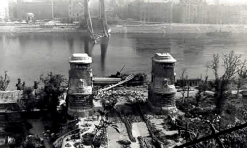 O bombă din timpul celui de al Doilea Război Mondial a fost descoperită în Dunăre, la Budapesta jpeg