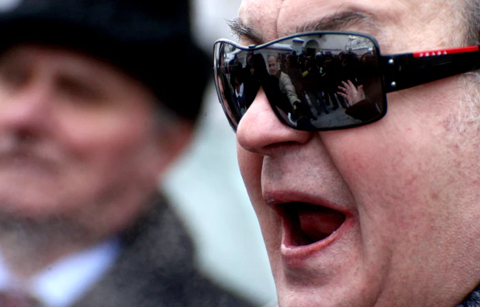 
    Cele mai controversate momente cu Corneliu Vadim Tudor au fost filmate şi încă se găsesc pe internetFoto Click!  