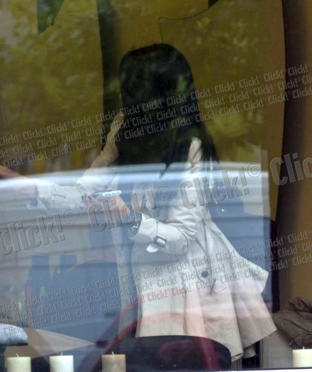 Adelina Pestriţu şi-a făcut unghiile la un salon de cartier