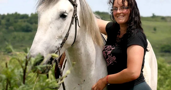 Oana Valea a înfiinţat centrul de la Benic din dragoste pentru cai. Foto: colecţia personală