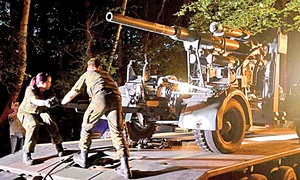 Klaus Dieter F  nu avea proiectile, dar tunul antiaerian din beciul lui era perfect funcţional  jpeg