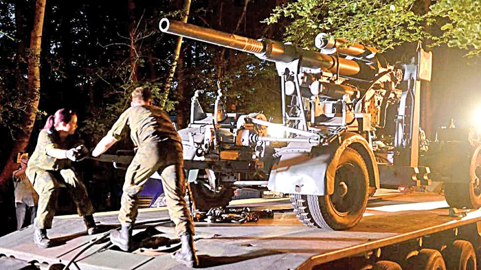 Klaus-Dieter F. nu avea proiectile, dar tunul antiaerian din beciul lui era perfect funcţional 