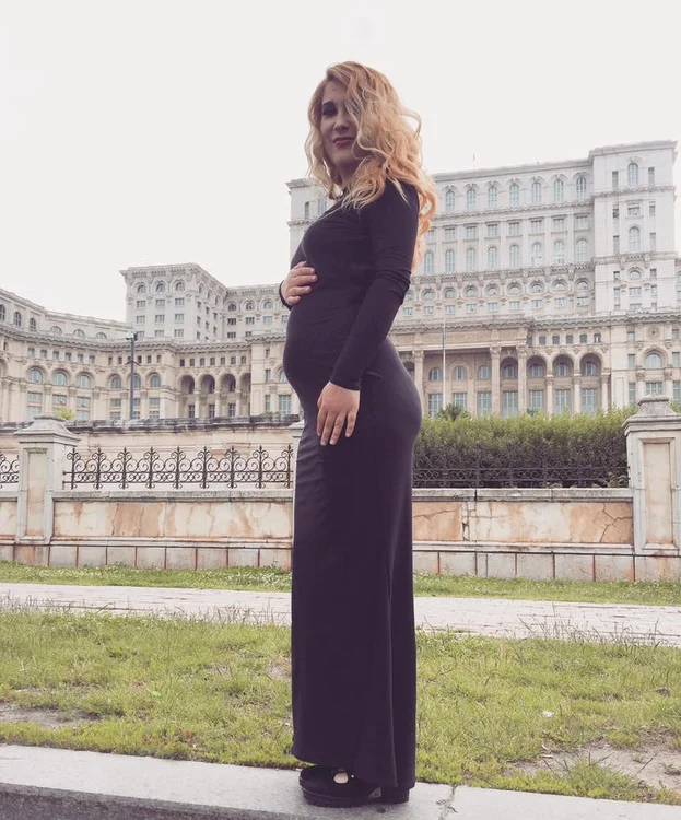 Adda și-a arătat burtica de gravidă pe o rețea socială
