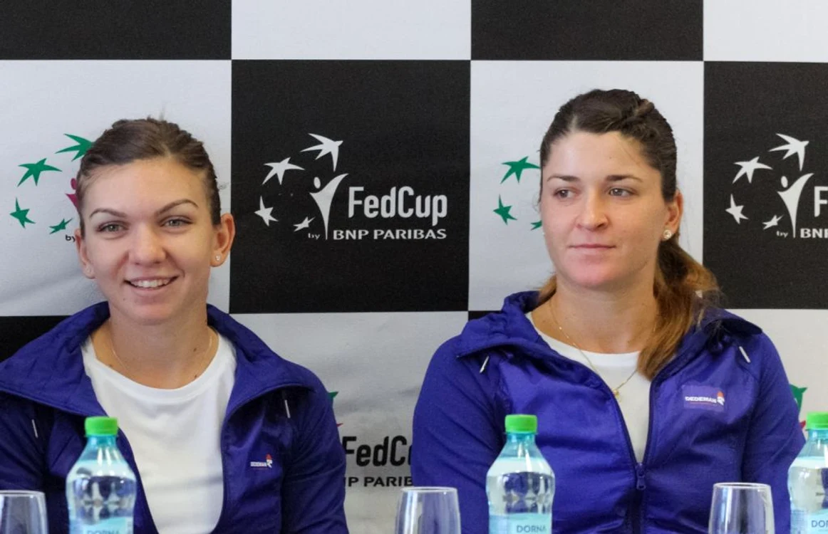 Alexandra Dugleru, pe când era jucătoare activă, alături de Simona Halep