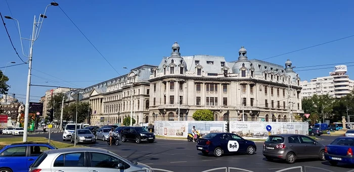 Rondul de la Piața Universității nu are, deocamdată, decât împrejmuirea locului unde ar trebui amplasată statuia lui Brătianu