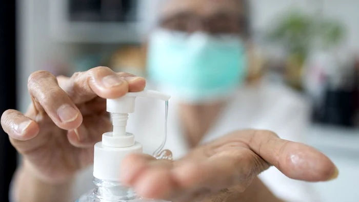 Dezinfectantul trebuie folosit în mod constant, nu doar în condiţii de criză FOTO Shutterstock clickpentrufemei.ro