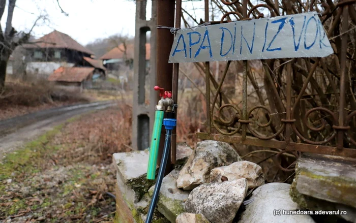 izvoarele din satele de munte ale hunedorei foto daniel guta