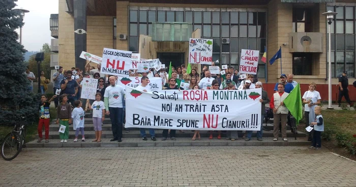 Băimărenii au protestat astăzi împotriva proiectului de la Roşia Montană Foto: Adevărul