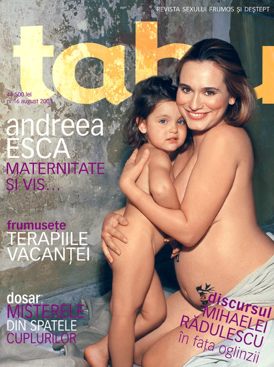 Andreea Esca a renunţat la haine pentru revista Tabu