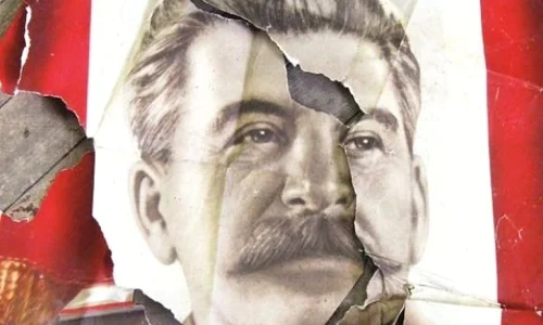 Simbolurile comuniste distruse de basarabeni jpeg