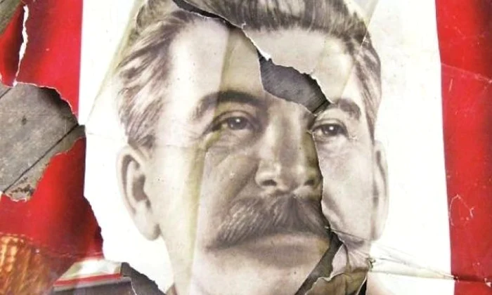 Simbolurile comuniste distruse de basarabeni jpeg