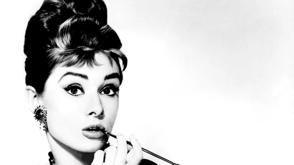 Fabuloasa viaţă a lui Audrey Hepburn! Imaginea supremă a eleganţei şi a feminităţii jpeg