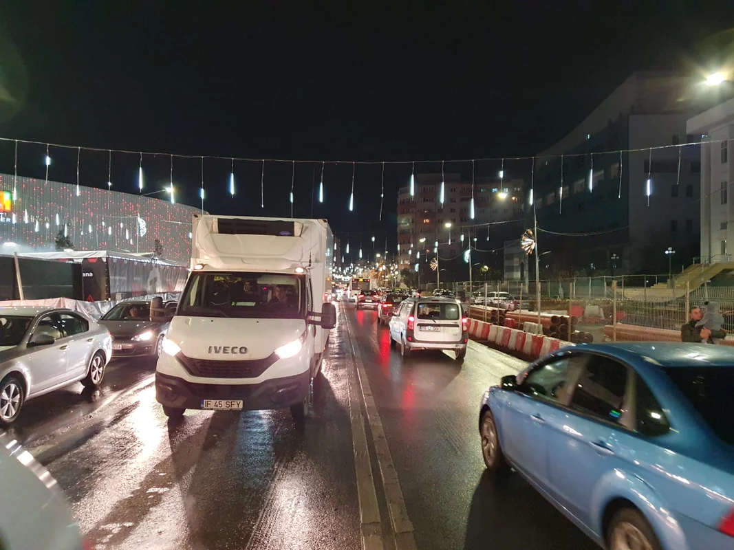 Sectorul 4 al Capitalei „a furat” startul luminițelor pentru Sărbători / Foto: Click!