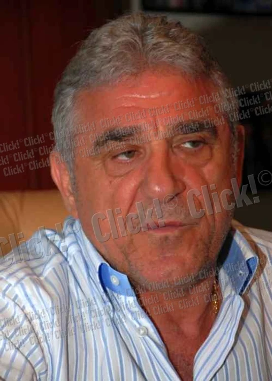 
    Ioan Becali se războieşte de mulţi ani cu presupusa lui amantă.  