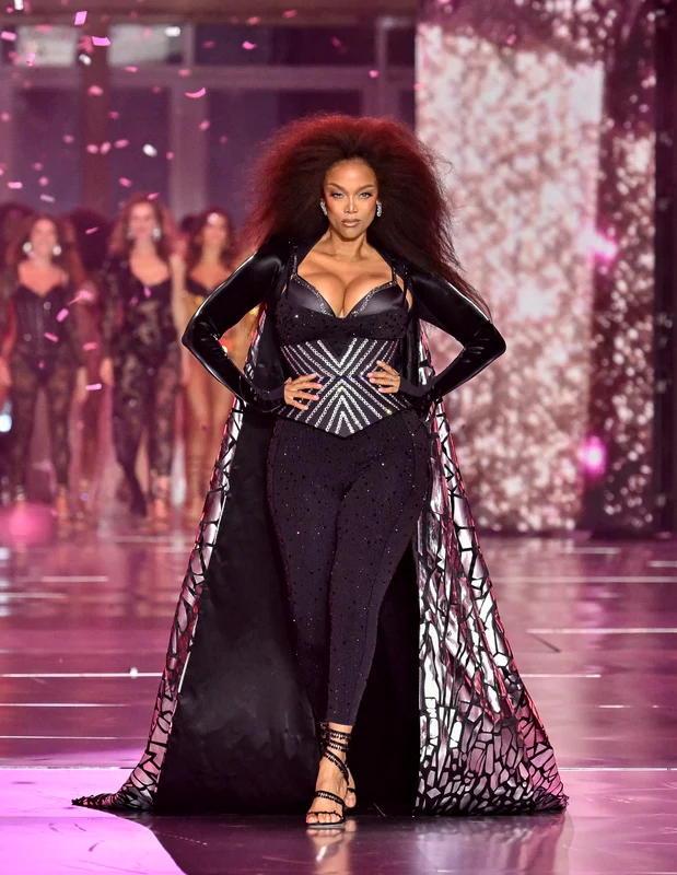 Tyra Banks la Victoria's Secret, Profimedia