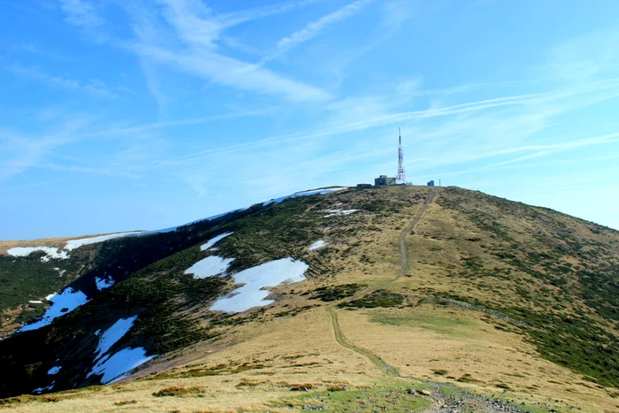 Vârful Curcubăta Mare, unde se construieşte Parcul Eolian. Foto: Dorel Chiş