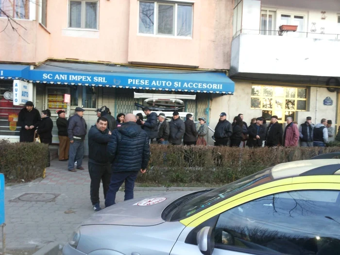 Magazile de piese auto şi accesorii au fost luate cu asalt FOTO: Adrian Daniel Gavrilă-Facebook