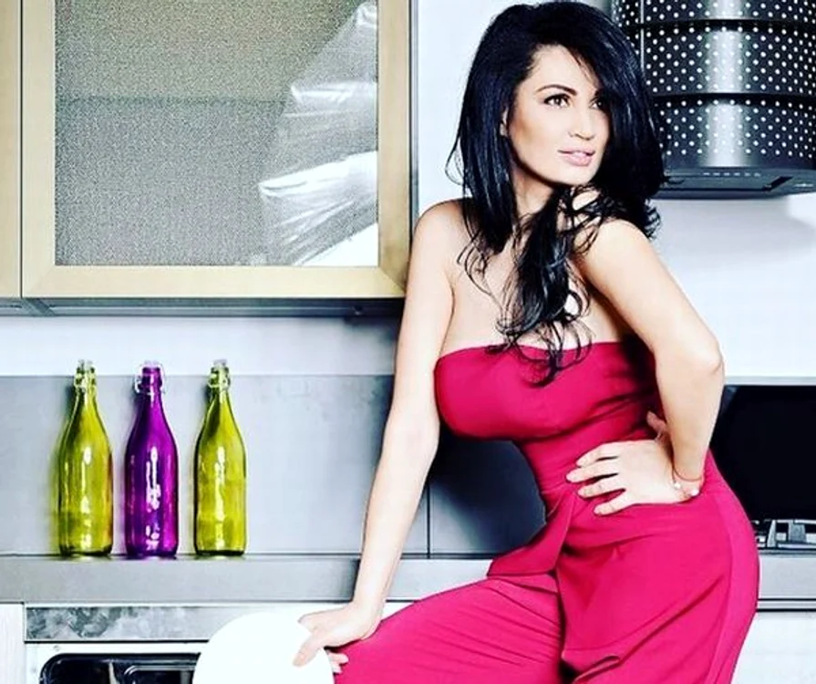 
    Nicoleta Luciu avea sâni mai mari în trecutFoto: arhivă personală  