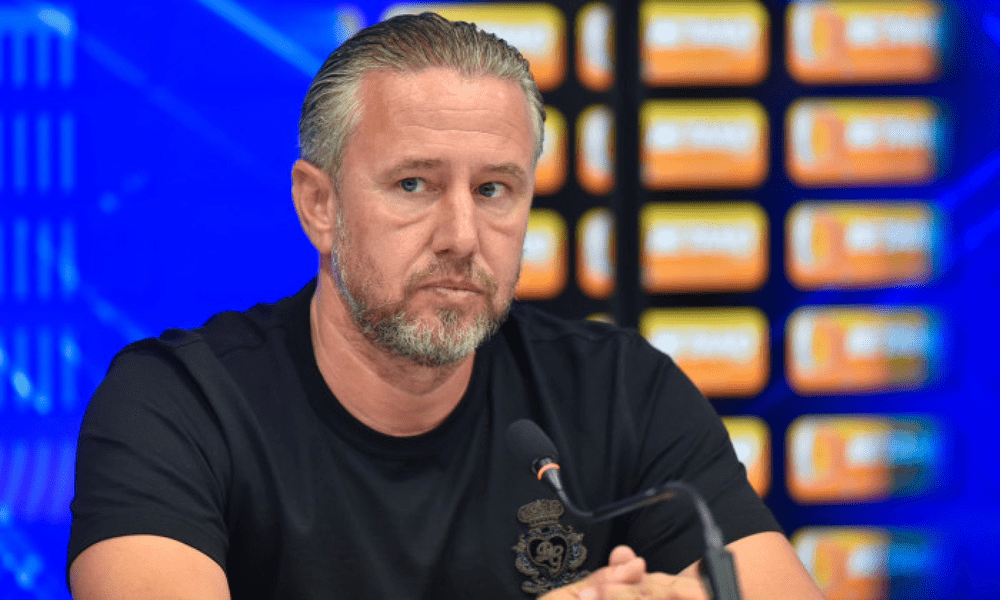 Laurențiu Reghecampf are zile grele cu ziariștii în Azerbaidjan. Presa îl critică dur