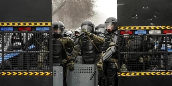 Revolutie Kazahstan ianuarie 2022 politie manifestanti lupte FOTO EPA-EFE