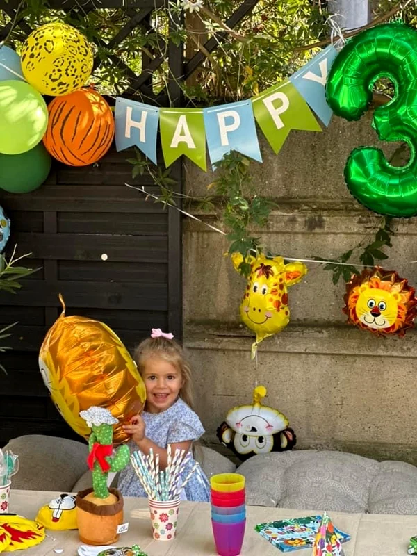  Vera abia aștepta să fie sărbătorită alături de surorile ei, Rita (5 ani) și Lara (1 an), dar și de invitații săi