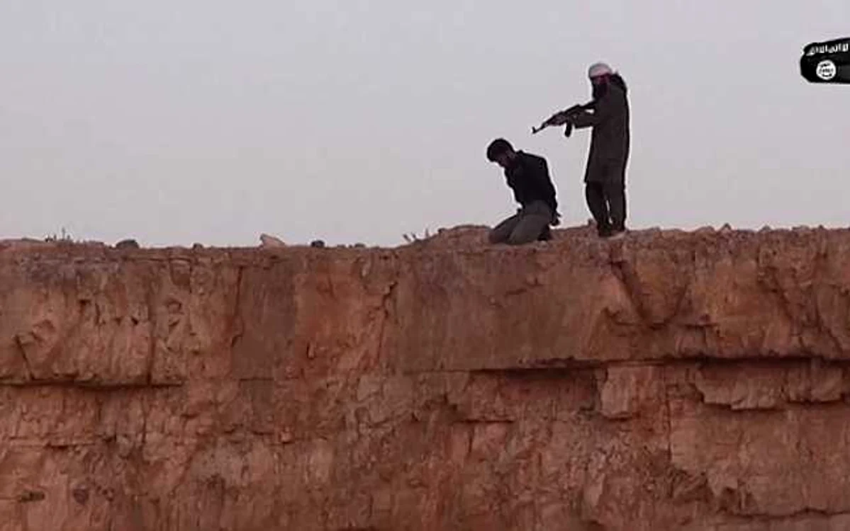 Jihadistul francez care împuşcă un soldat sirian în cap ameninţă Franţa spunând că străzile capitalei vor fi pline de cadavre FOTO Captură video via Daily Mail