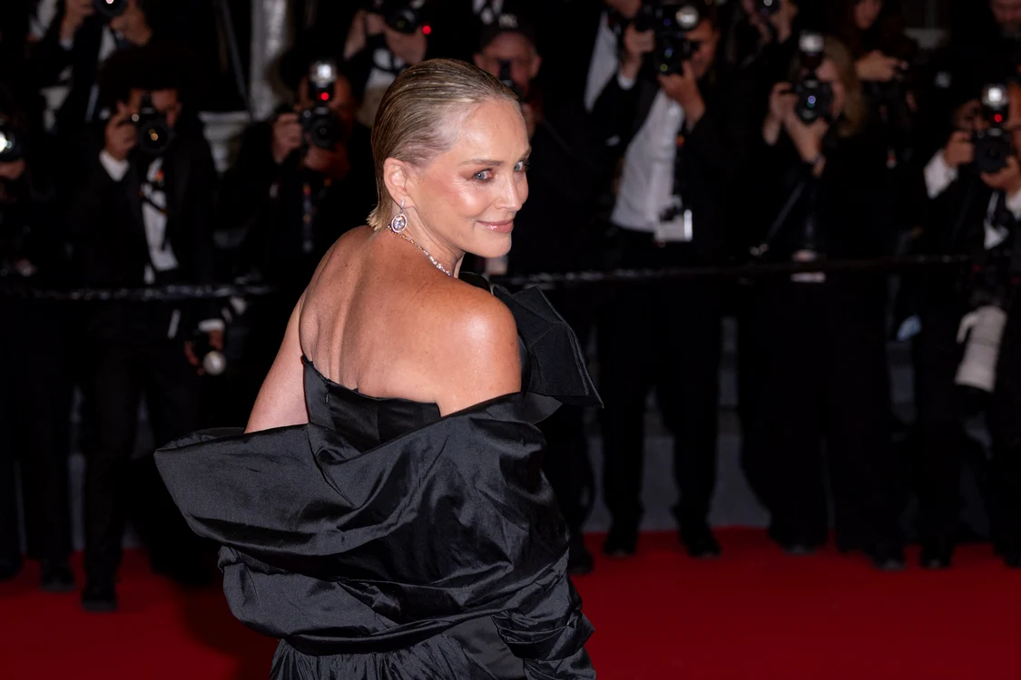 Sharon Stone în negru la Cannes, Profimedia (3) jpg