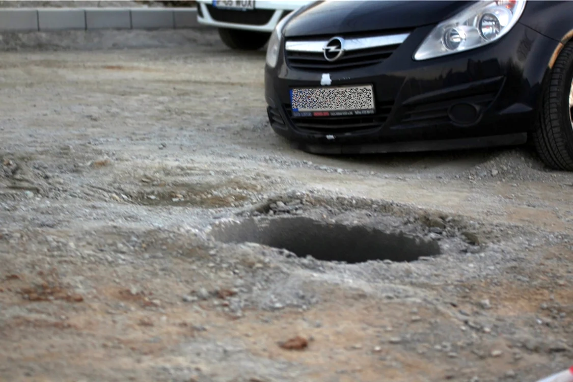 Dacă încerci să ocoleşti prima groapă nu-i nimic, cazi în următoarea