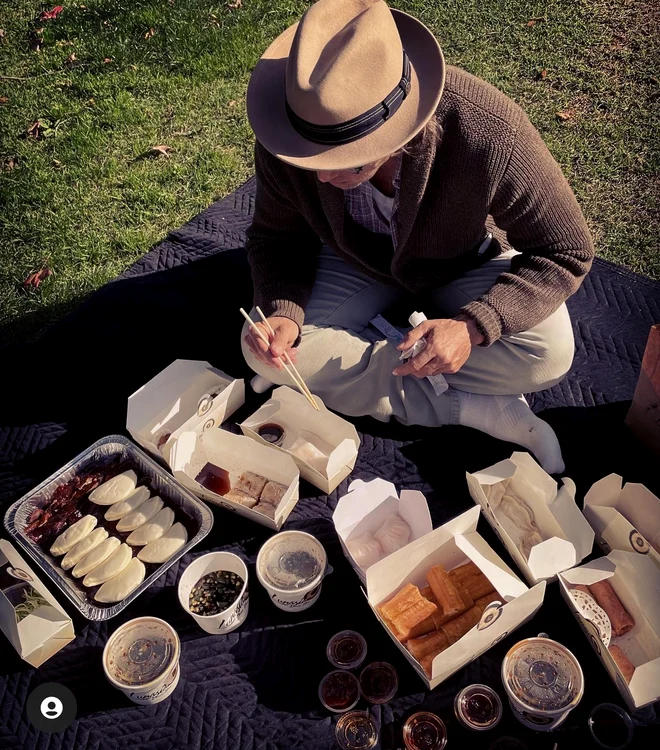 
    Salma Hayek  s-a pozat în  ziua de Crăciun  în timp ce  se bucura  de vremea  frumoasă   