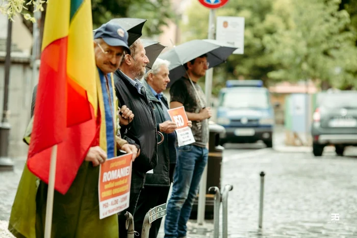 FOTO: Sibienii protestează zilnic împotriva guvernului PSD. FOTO: Vă vedem din Sibiu