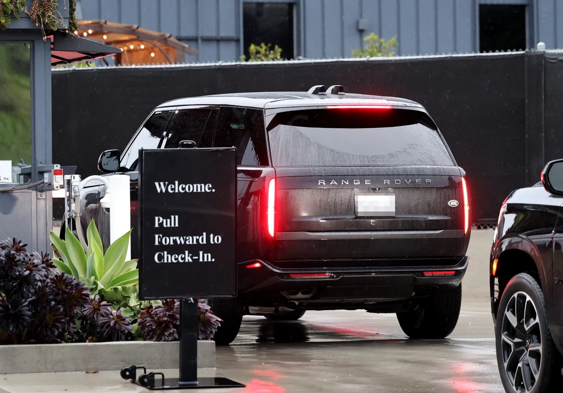 Range Rover ul Prințului Harry a ajuns la aeroport, Profimedia